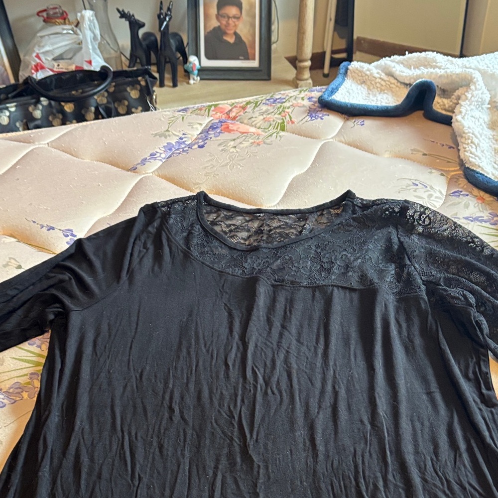 Torrid Black Lace Sleeve Top 2X Plus Size Women’s Shirt Stretchy